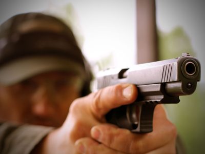 Стрельба из пистолета в стрелковом клубе Айтау